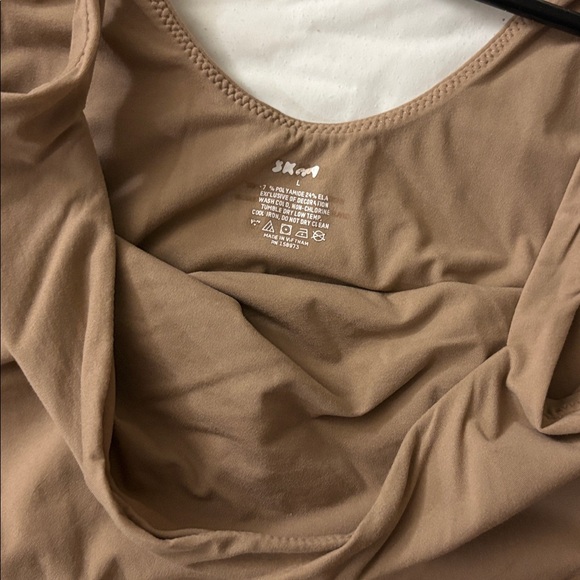 TWO SKIMS fits everybody square neck bodysuits - Picture 3 of 5